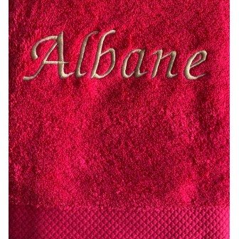 Drap de bain fushia personnalisé prénom Albane