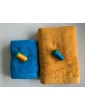 Ensemble bleu turquoise, jaune soleil