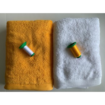 Ensemble jaune soleil, blanc
