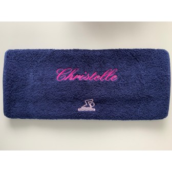 Serviette bleu marine personnalisée prénom Christelle et motif optionnel nageur