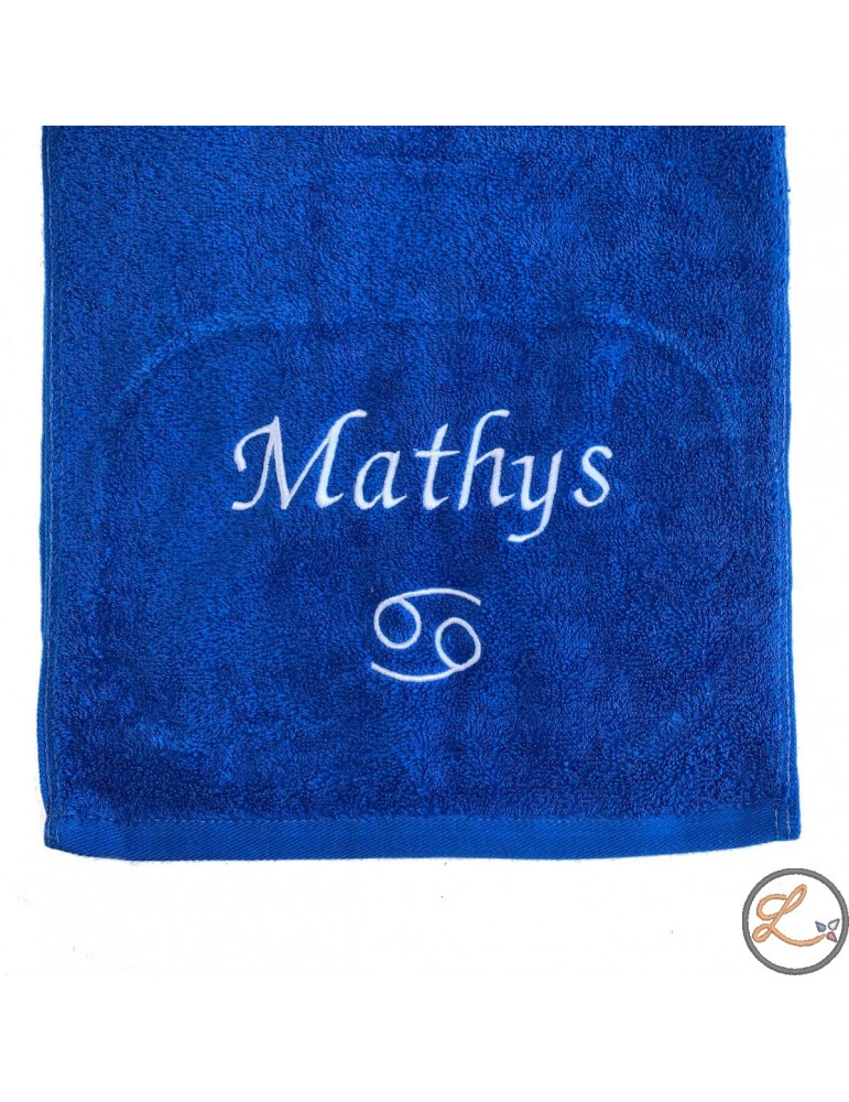 Serviette sport bleu royal personnalisée prénom Mathys avec motif optionnel