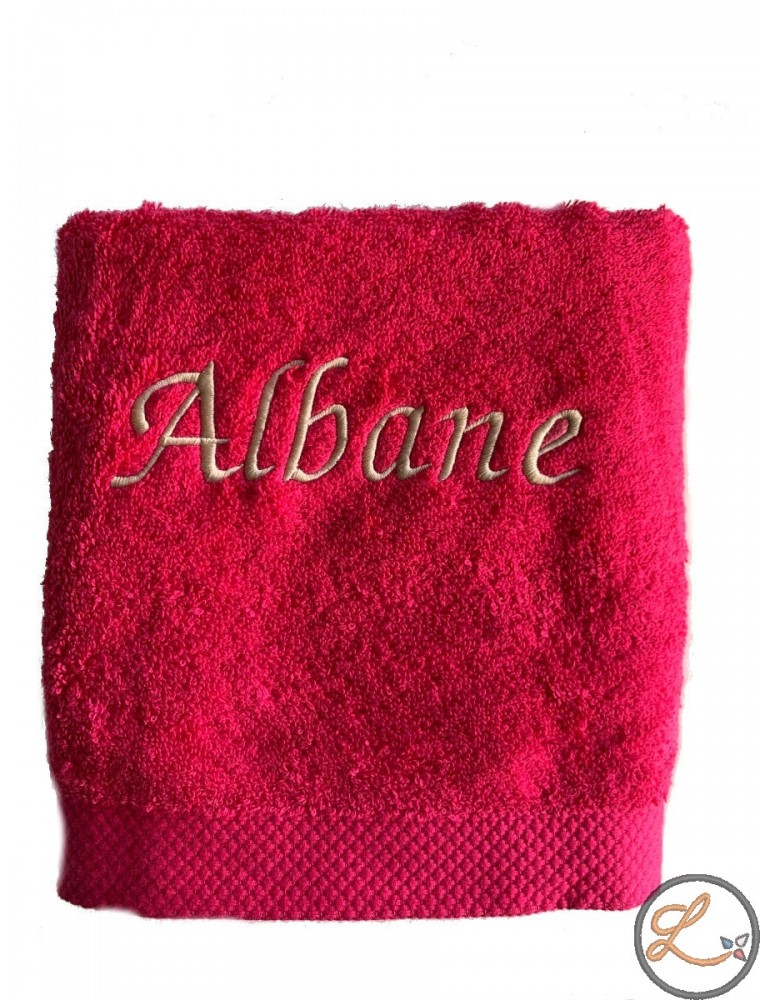 Drap de bain fushia personnalisé prénom Albane