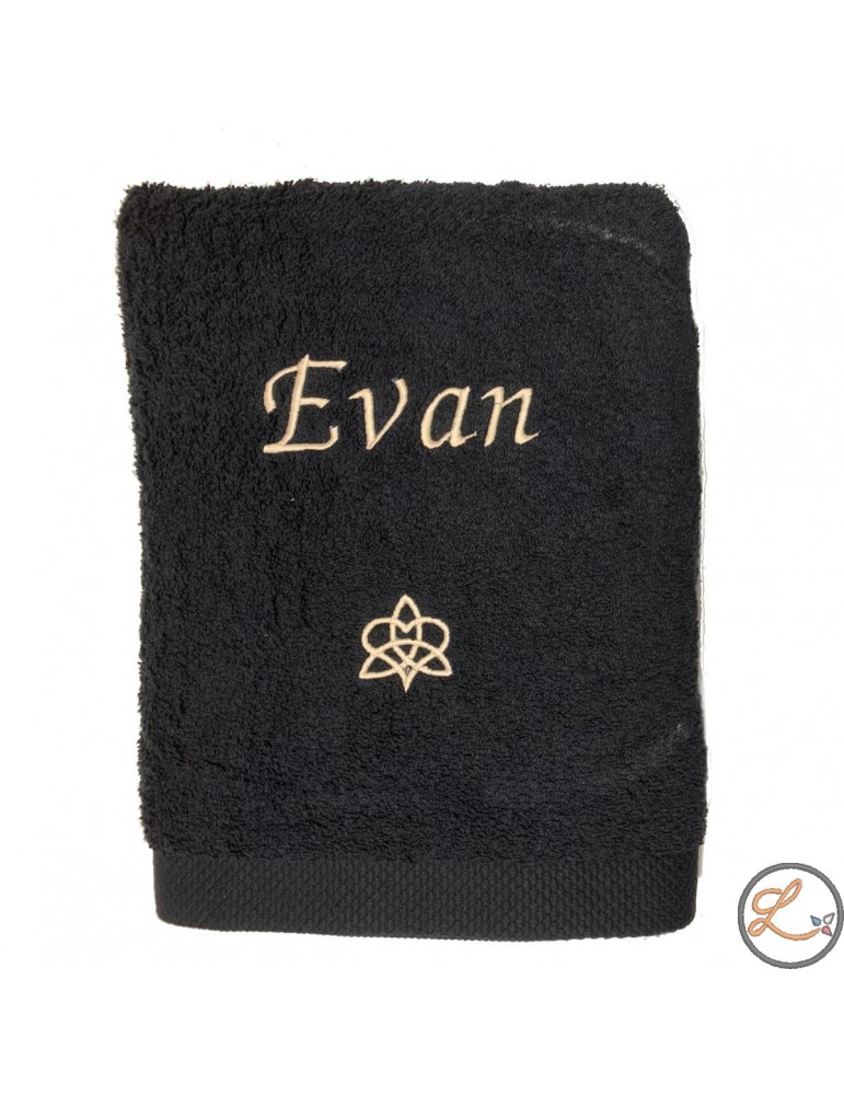 Drap de bain noir personnalisé prénom Evan