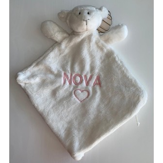 Doudou agneau personnalisé avec broderie prénom Nova et motif cœur