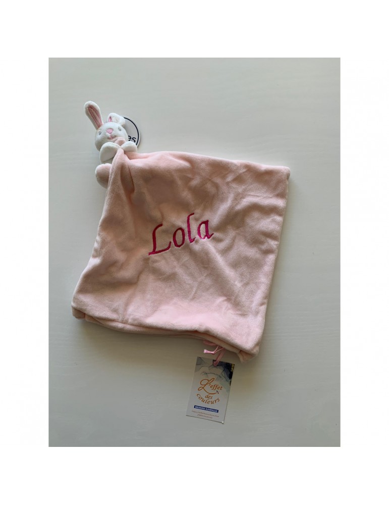 Doudou lapin rose personnalisé avec broderie prénom  Lola