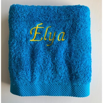 Drap de bain turquoise personnalisé prénom Elya
