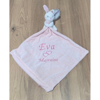 Doudou lapin rose personnalisé prénom Eva avec motif cœur double et dédicace Marraine