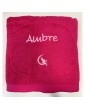 Drap de bain fuchsia personnalisé prénom Ambre avec motif fée
