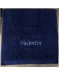 Serviette de bain bleu marine personnalisée prénom Valentin