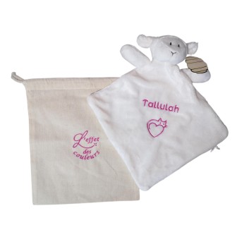 Doudou plat agneau personnalisé avec un prénom brodé en rose & son sac brodé