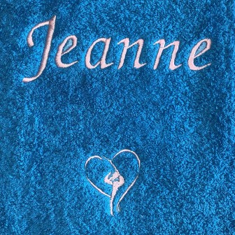 Broderie prénom Jeanne avec motif GRS sur drap de bain 100x150 cm